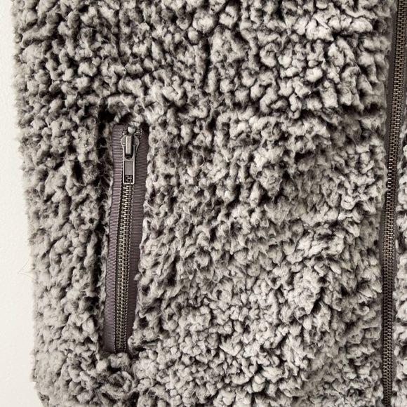 Thread & Supply sherpa fleece vest - Picture 4 of 6